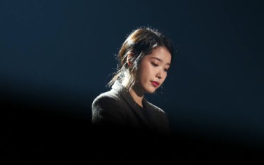 膝盖吉他谱-IU-C调指法原版弹唱谱-图片六线谱